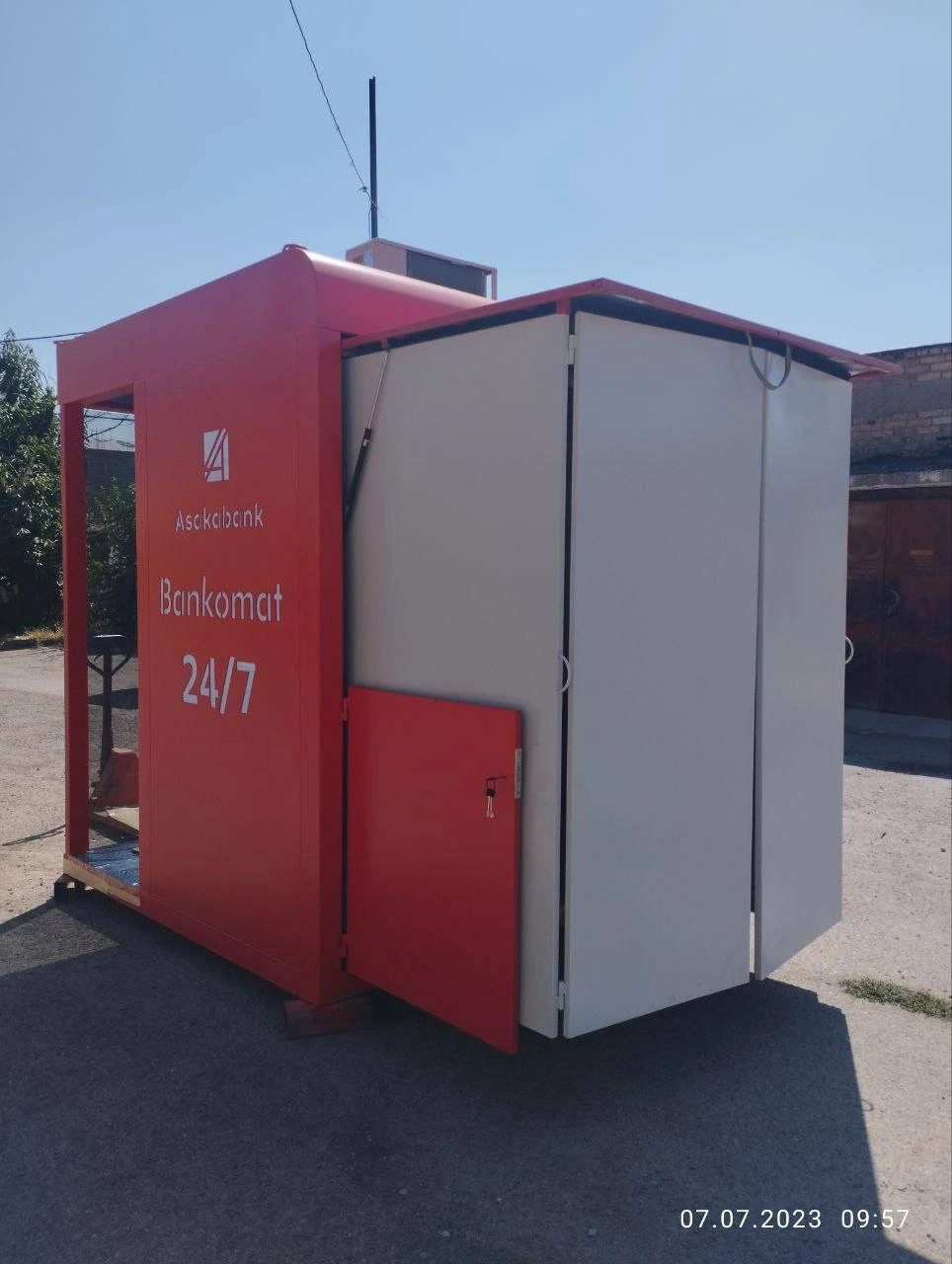 Asakabank booth with side entrance and service compartment, view 5