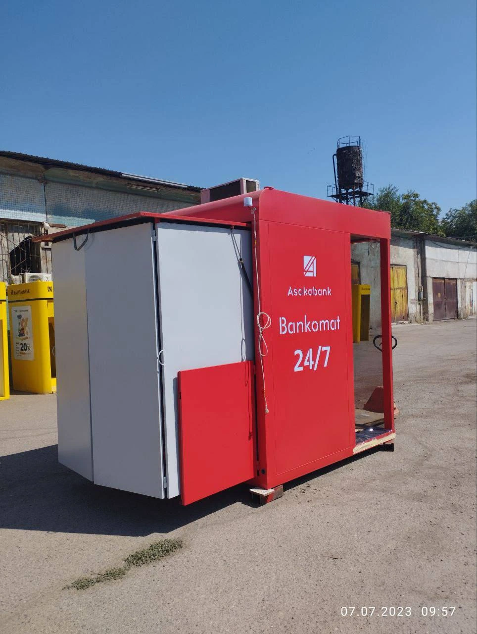 Asakabank booth with side entrance and service compartment, view 4