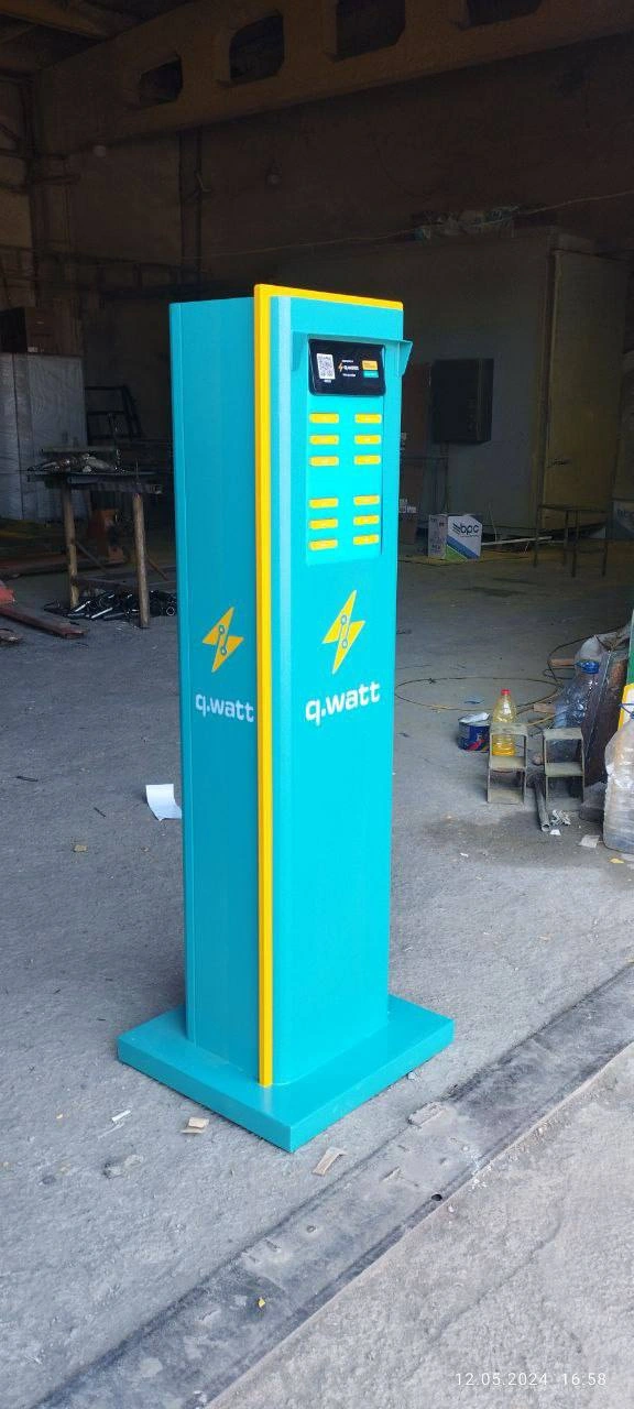 QWATT floor-standing column, view 2