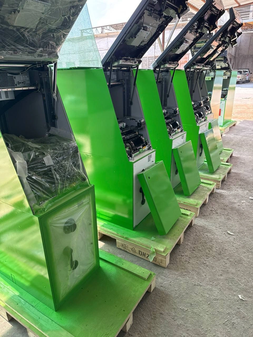 Ipoteka Bank ATM painting — Photograph of completed work